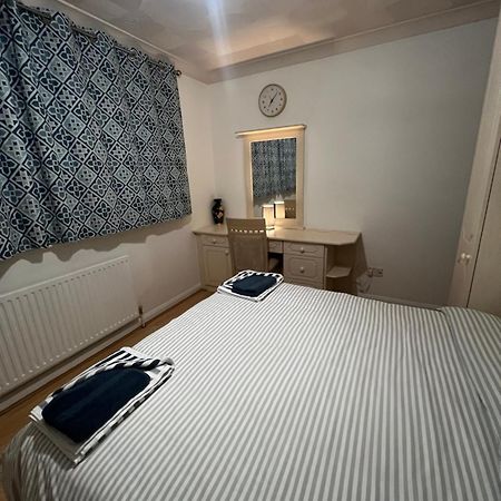 Double Room At The Bungalow With Shared Shower Room Kettering Exterior foto