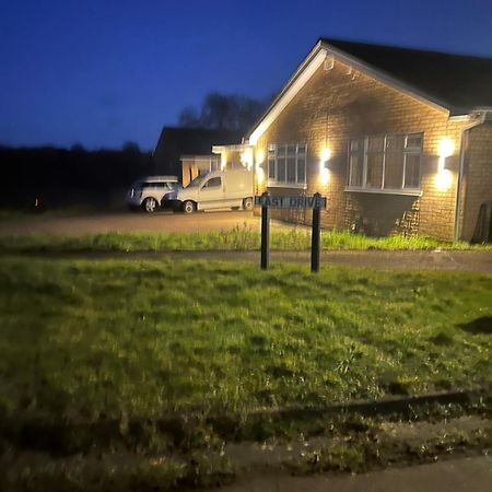 Double Room At The Bungalow With Shared Shower Room Kettering Exterior foto
