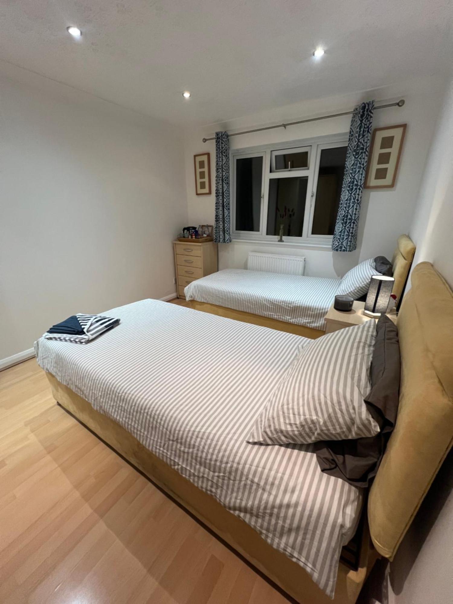 Double Room At The Bungalow With Shared Shower Room Kettering Exterior foto