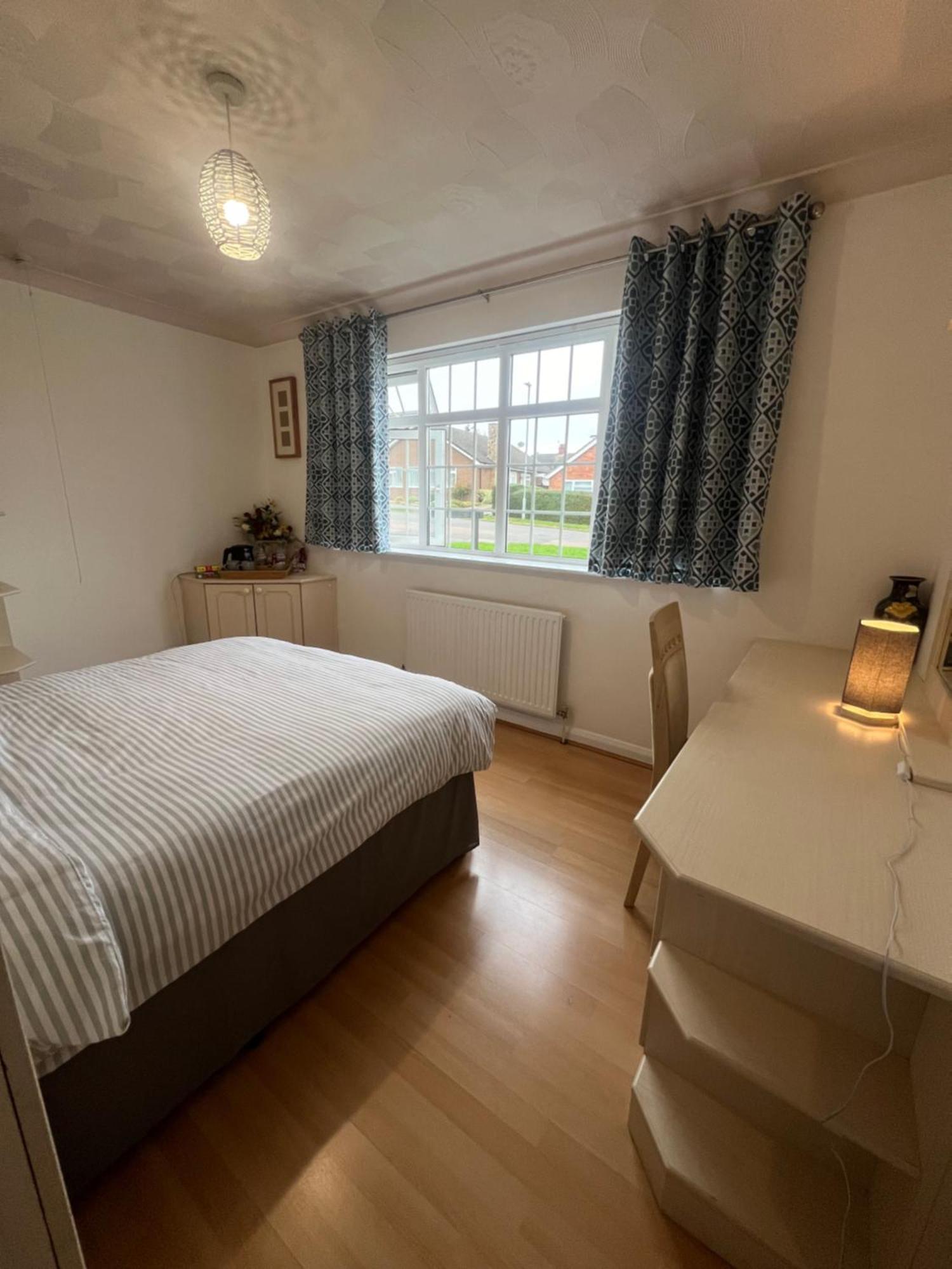 Double Room At The Bungalow With Shared Shower Room Kettering Exterior foto