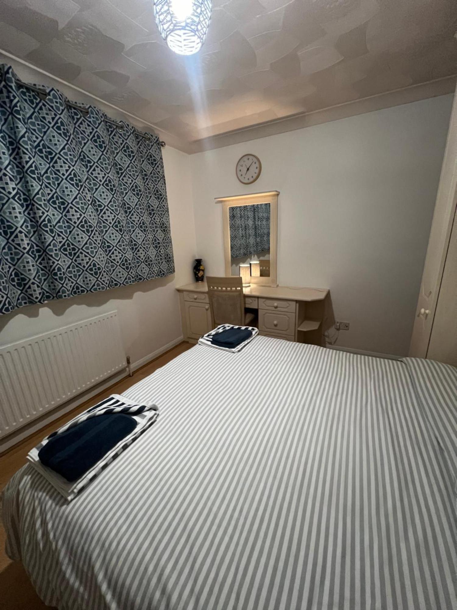 Double Room At The Bungalow With Shared Shower Room Kettering Exterior foto