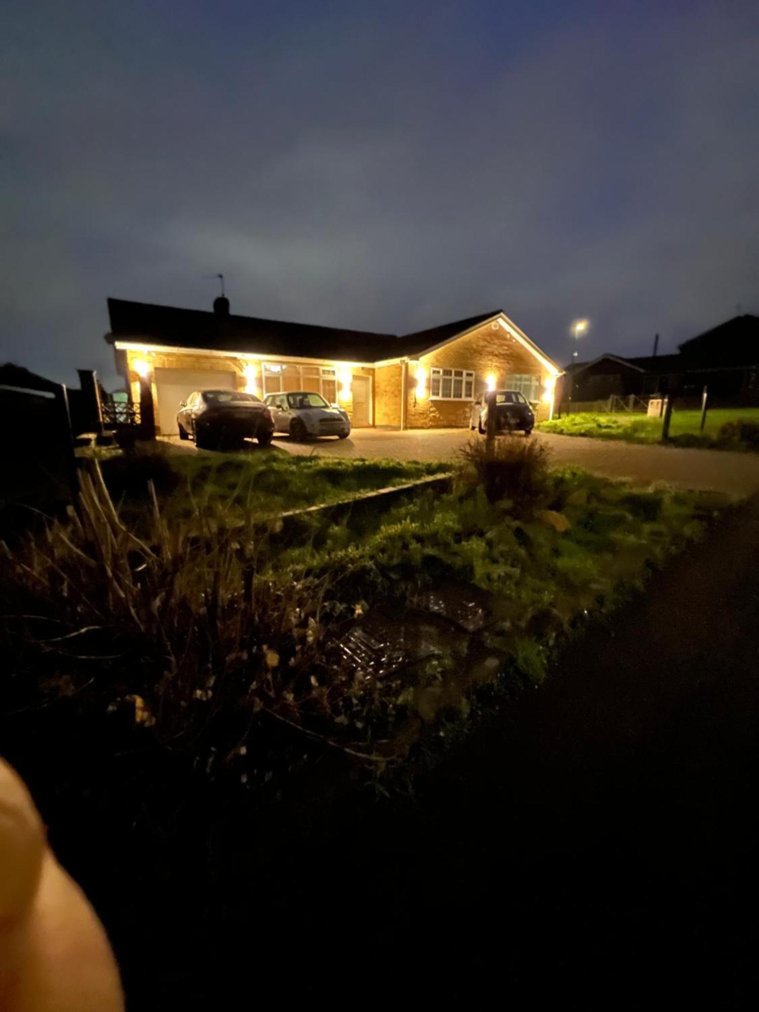 Double Room At The Bungalow With Shared Shower Room Kettering Exterior foto