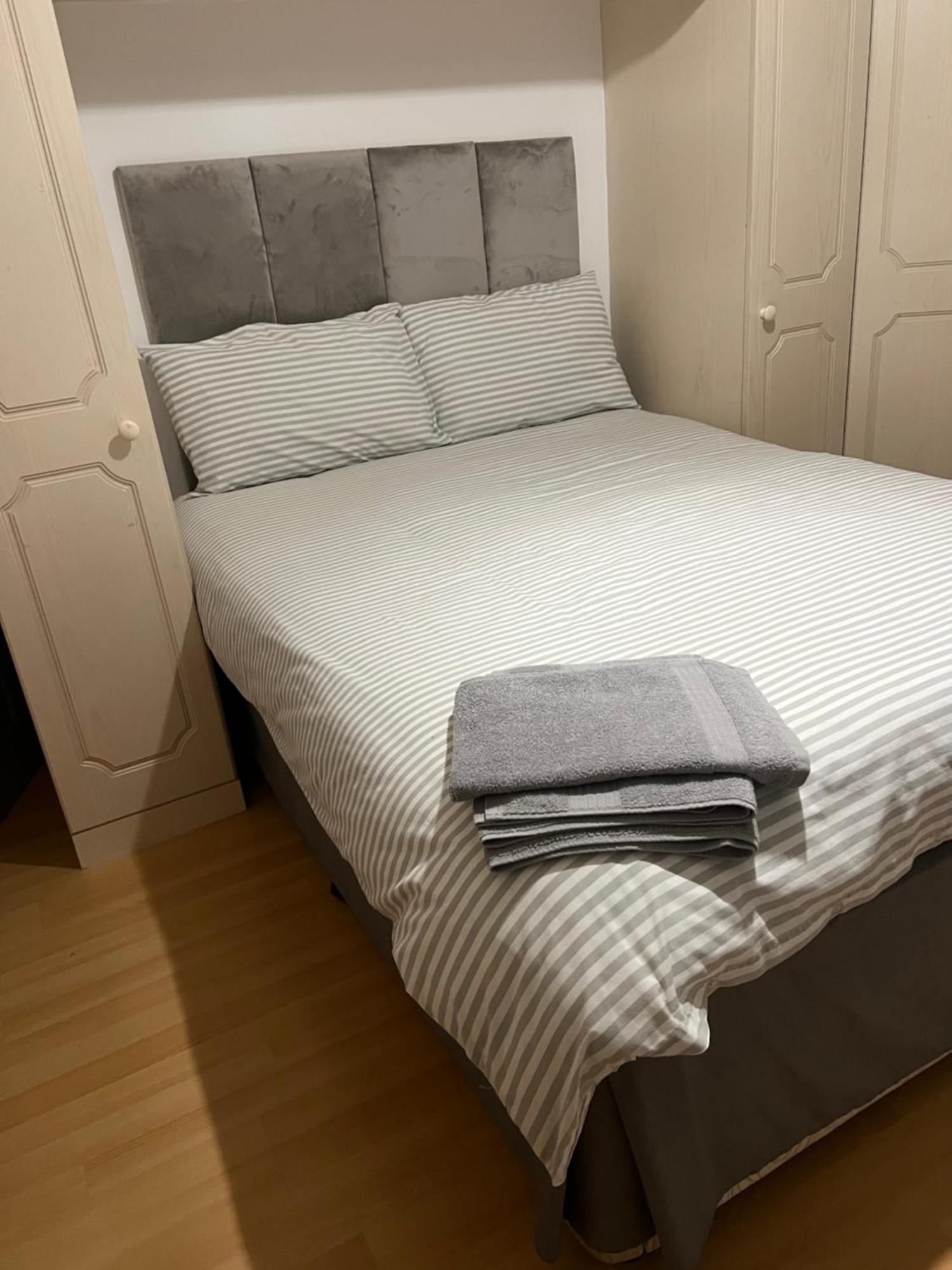 Double Room At The Bungalow With Shared Shower Room Kettering Exterior foto