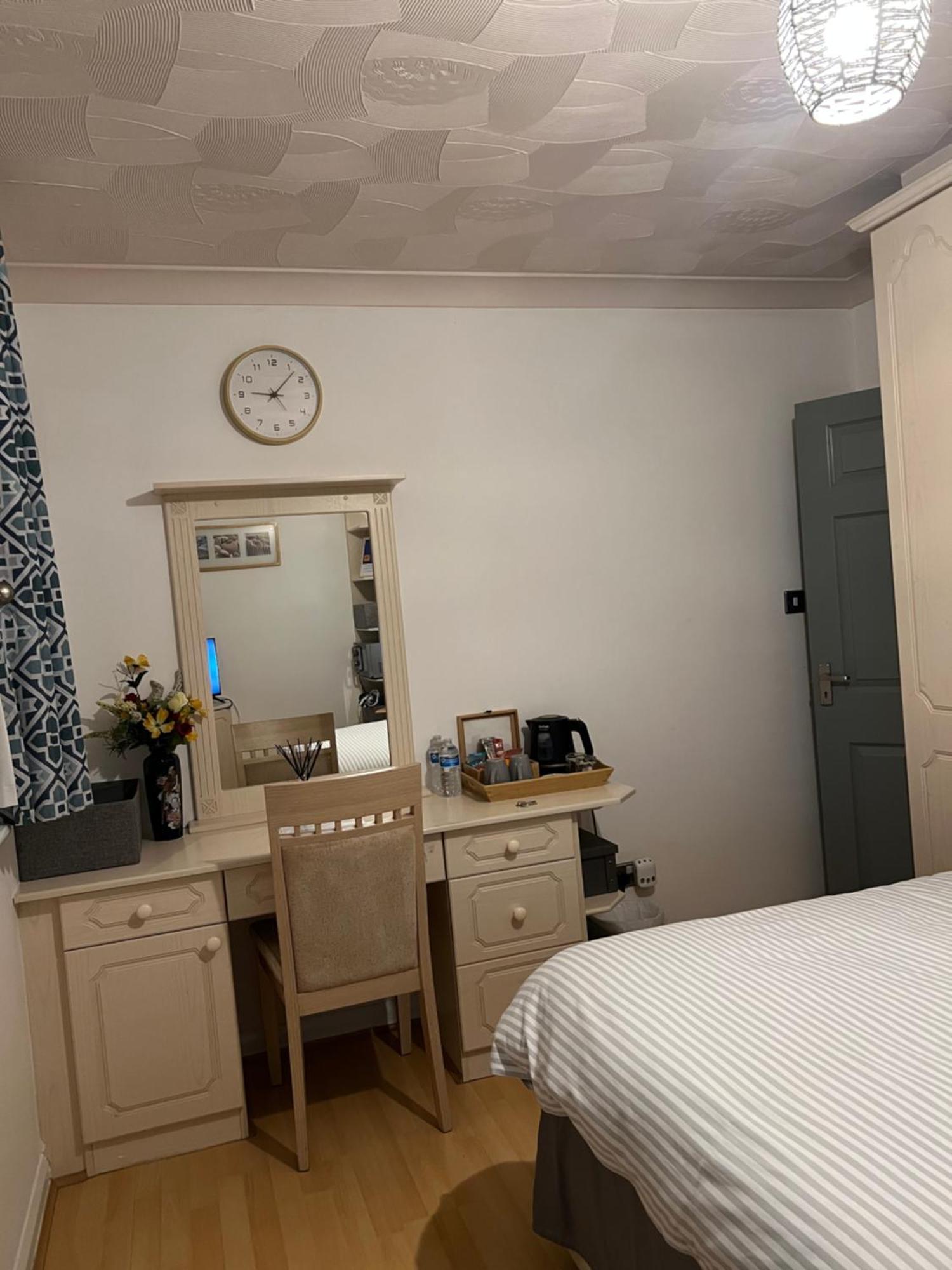 Double Room At The Bungalow With Shared Shower Room Kettering Exterior foto